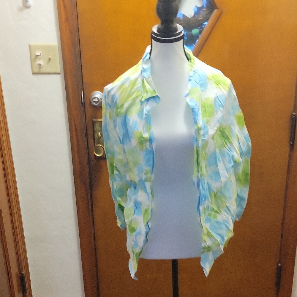 State of Mind Women's Button Down Shirt - Blue and Green